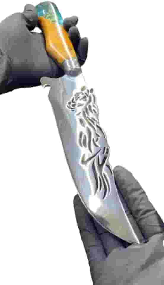 Faca Artesanal para Churrasco, 20 cm, Lâmina com Gravura de Cavalo, Cabo em Madeira com Resina Azul