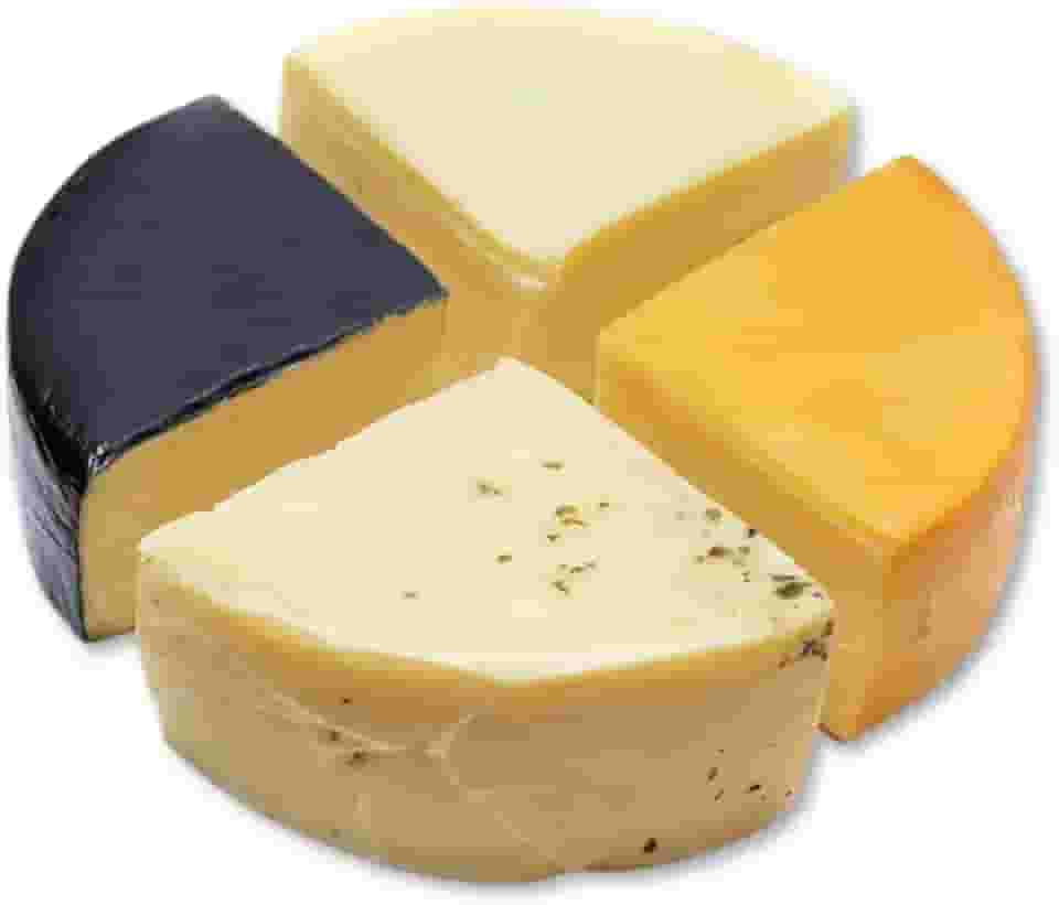 Kit 4 Queijos Parmesão Artesanais 450g Serra da Mantiqueira - Tradicional, Temperado, Defumado e Capa Preta.