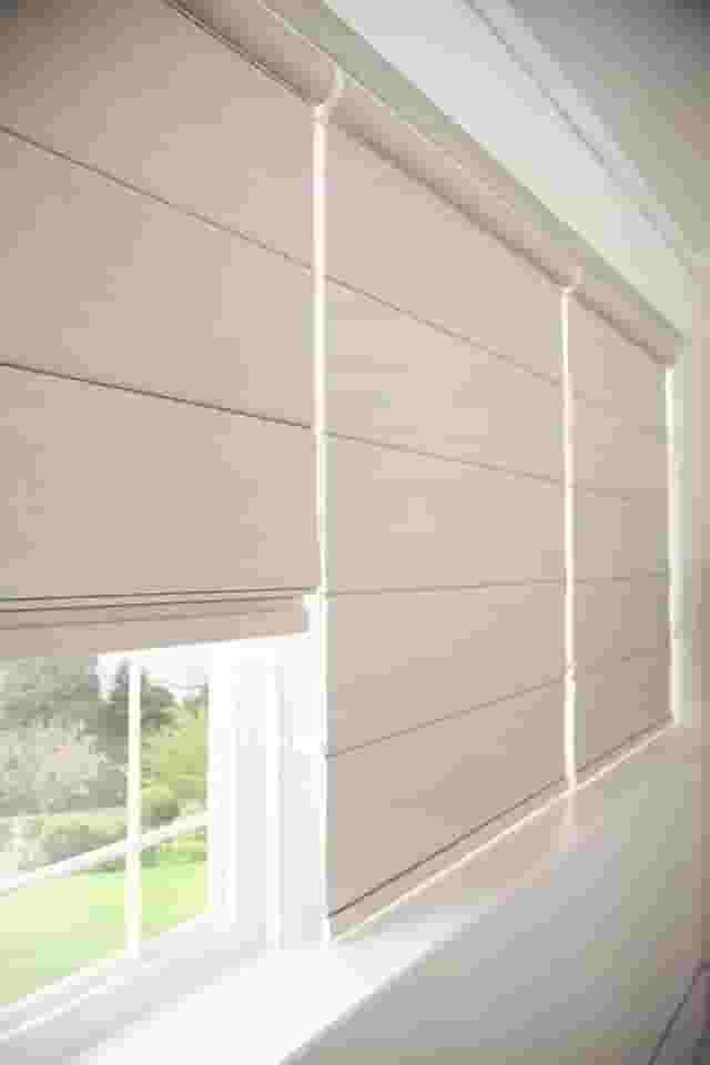 Cortina Persiana Romana 1,60 Larg X 1,50 Alt Blackout Veda a Luz Super Luxuosa (Creme)