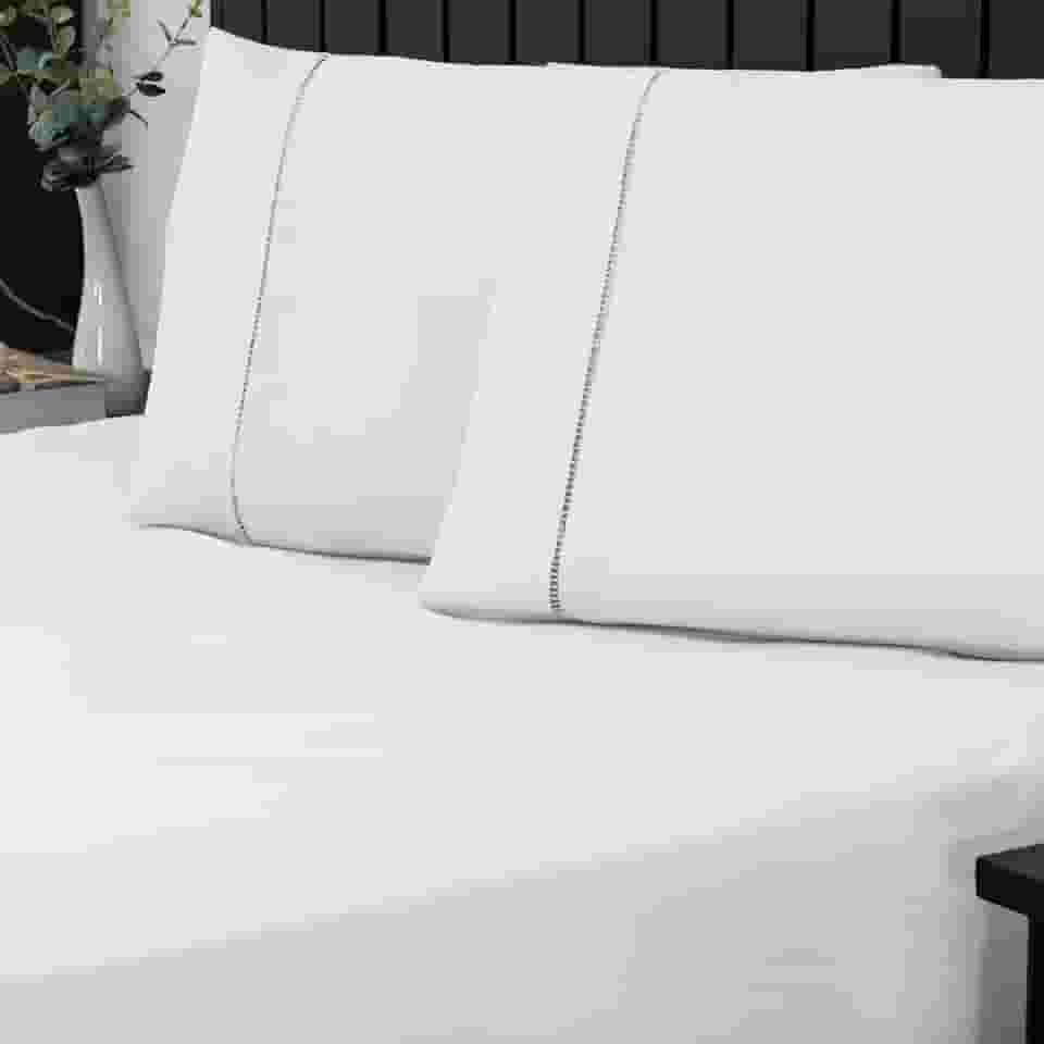 Jogo de Cama Queen Percal 400 Fios Ponto Palito 03 Peças, Antiácaro, Anti-pilling com Toque Macio - Branco