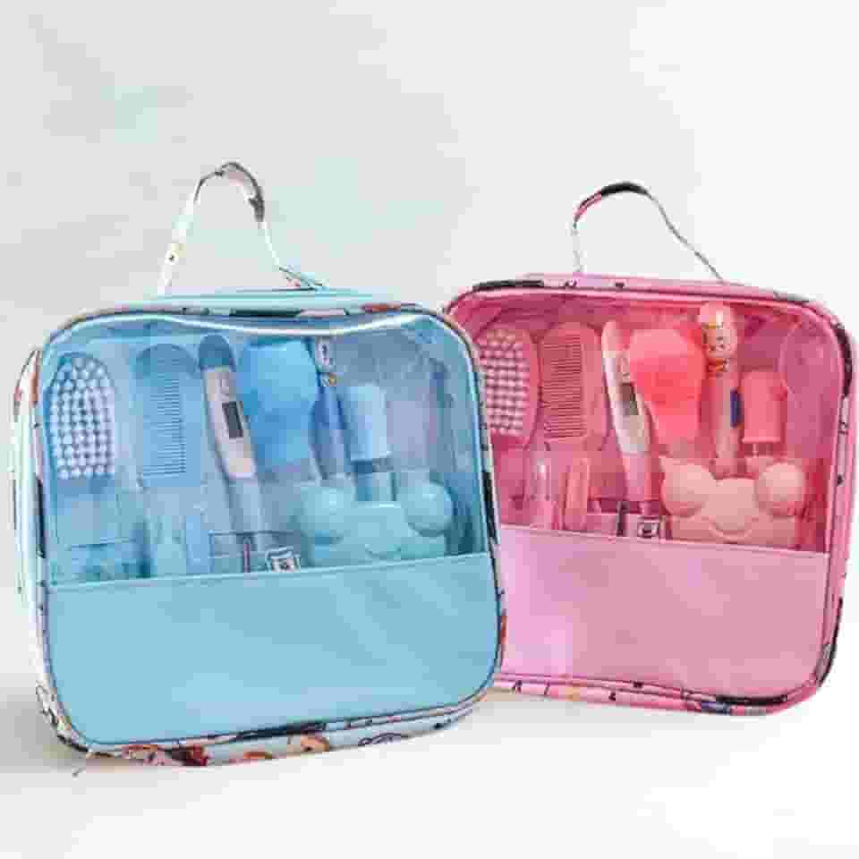 Kit de Higiene e Cuidados para Bebê Recém-Nascido com Bolsa Organizadora – Disponível nas Cores Rosa ou Azul – Termômetro de Água, Aspirador Nasal, Cortador de Unhas, Escova, Pente, escovinha de gengiva de silicone, colher dosadora, pinça dentre outros. (Azul)