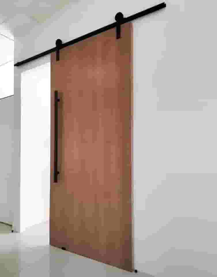 Porta De Madeira + Kit De Correr 2m + Puxador Flat 1m Preto Cor:Carvalho