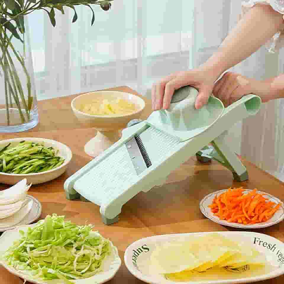 Fatiador de Alimentos Mandolina Ajustável - Lâminas Afiadas, Seguro e Durável, Inclui Protetor de Mão, Ideal para Legumes, Cebolas e Batatas