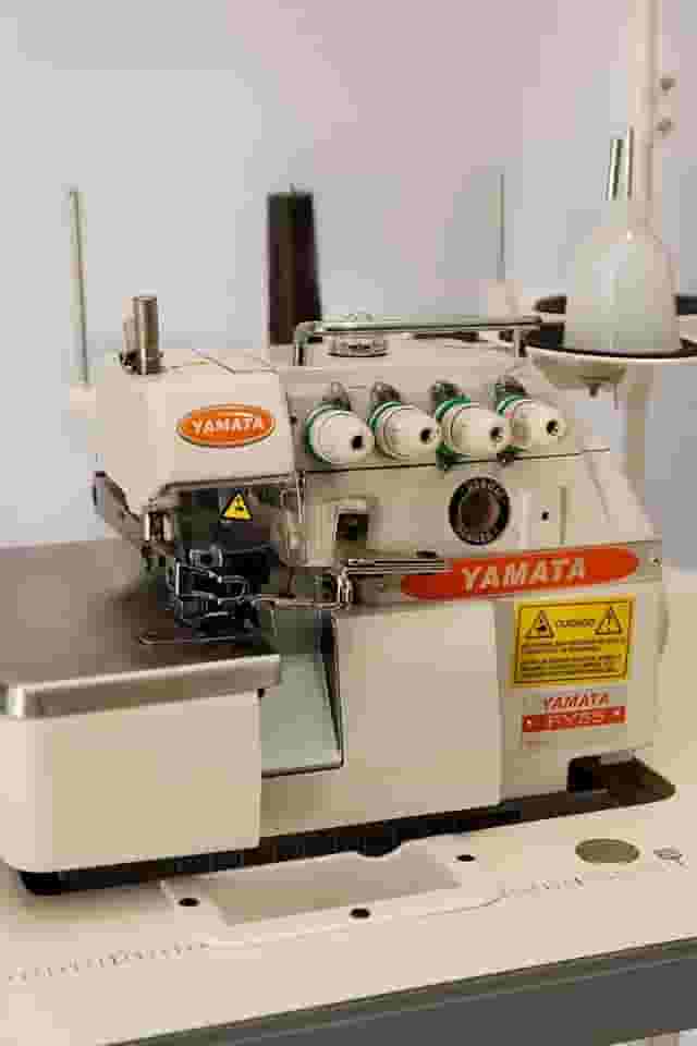 Máquina de Costura Industrial Interlock FY55 Yamata COMPLETA (220)
