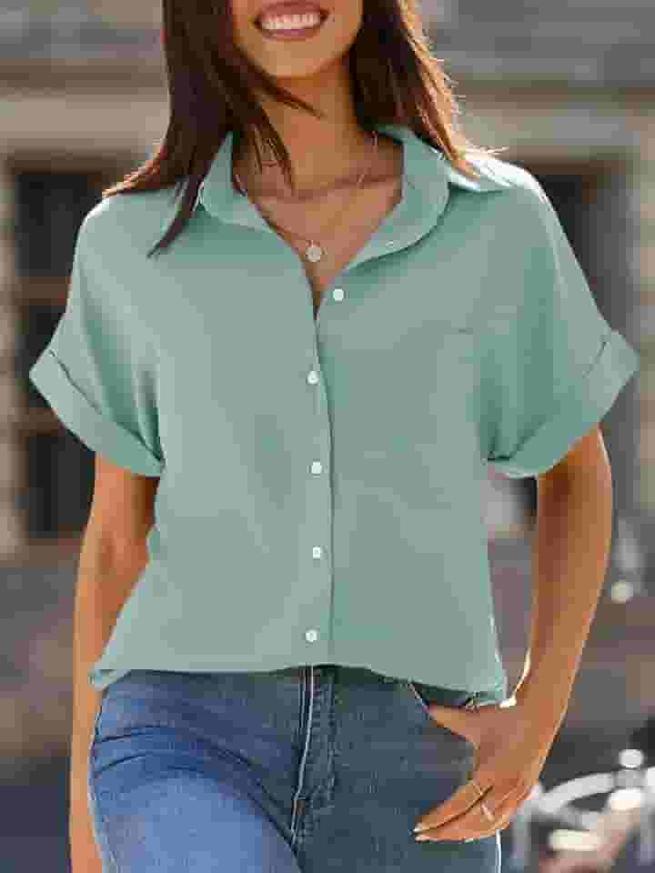 Camisetas femininas de manga curta com gola V e botões e bolsos