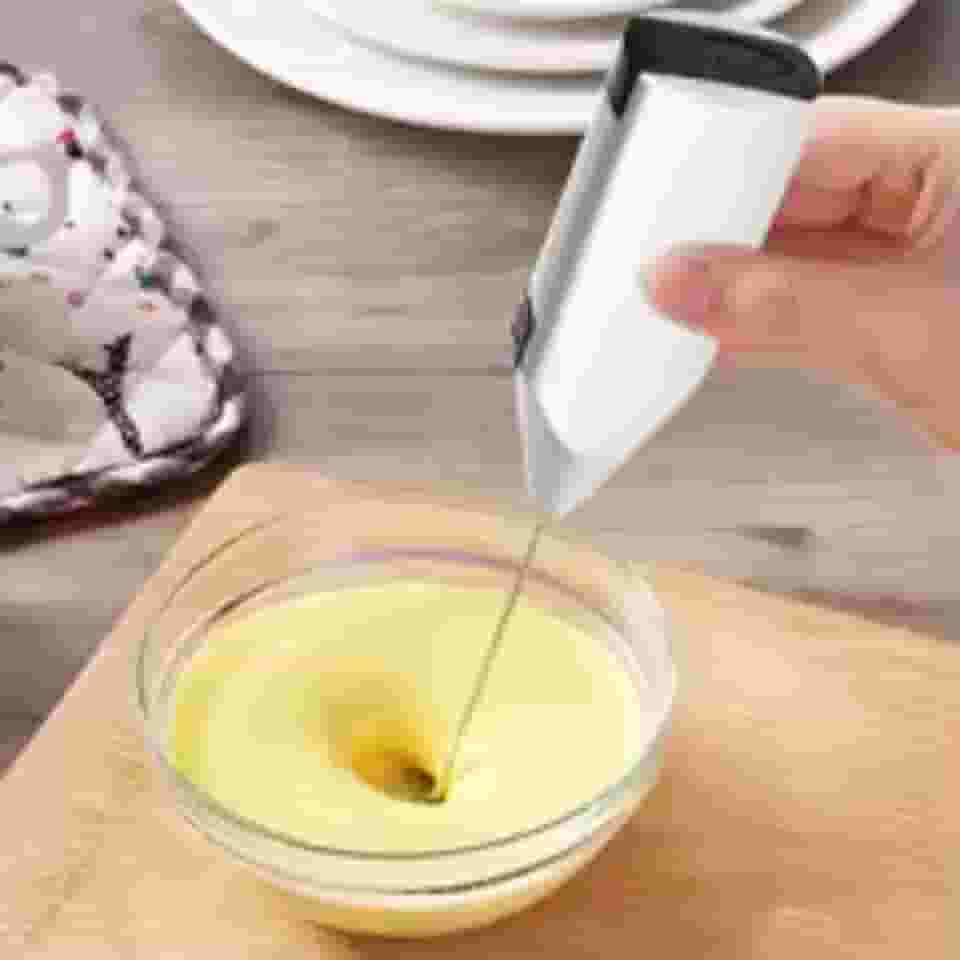 Mini Mixer Elétrico Portátil CM50 – Espuma Cremosa em Segundos para Café, Capuccino, Shakes, Ovos e Molhos | Batedor de Leite Espumador Portátil com Haste Inox