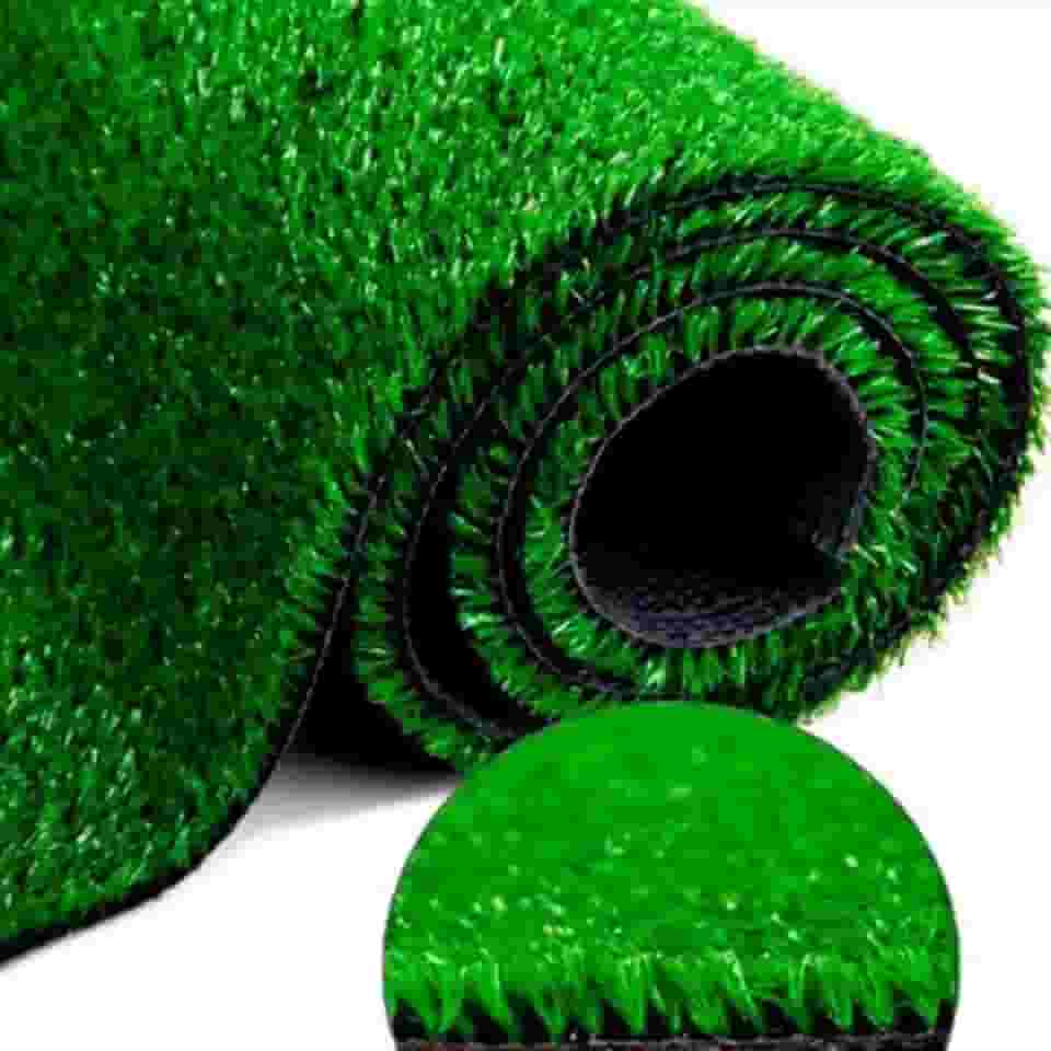 Tapete Grama Verde Sintético para Decoração Interna Externa com Proteção UV e Tratamento Antifúngico para Jardim Piscina Playground Muro Inglês