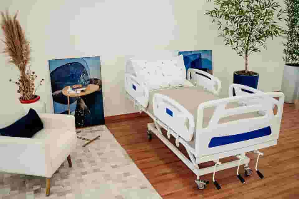 Cama hospitalar Florence 3 movimentos (Costas, Altura, Pernas) manual com colchão D33 + Andador