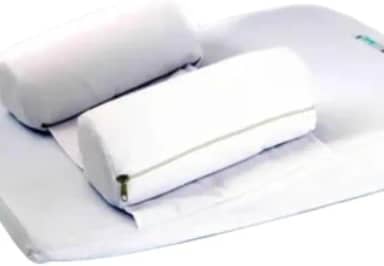 Travesseiro Anti Refluxo Baby Holder com Rolos Reguláveis e Removíveis, Lavável, Tecido 100% Algodão, Espuma D28, 50x35cm, Altura 8cm