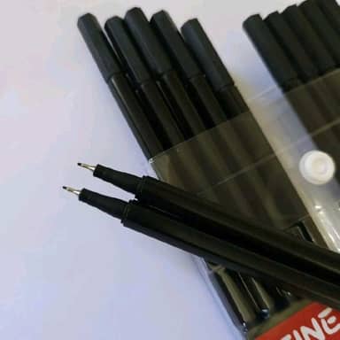 Kit 12 Canetas Fine Line Preta, 0.4mm, Traço Fino e Preciso, para Desenho, Escrita e Arte, Secagem Rápida, Estojo com 12 Unidades