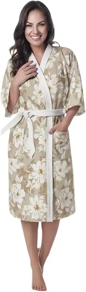 Roupão Aveludado Floral Feminino para Banho e Piscina, Tamanho GG, Bege com Flores Brancas, Material Não Puxa Fio