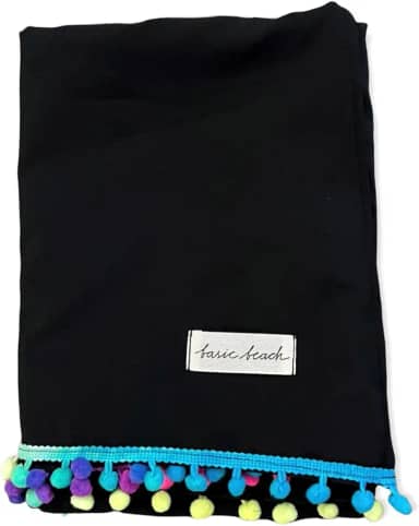 Canga de Praia lisa preta com pompom colorido