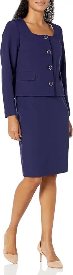 Terno feminino com 4 botões e gola canoa