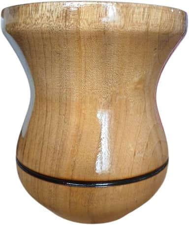 Cuia de Madeira Premium para Chimarrão, Imbuia Tratada com Verniz, Design Tradicional, 10x13cm, Acabamento Brilhante