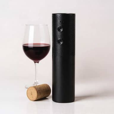 Abridor de Vinho Elétrico Automático Recarregável USB-C – Saca-Rolha Elétrico Profissional com Design Preto Premium, Operação com Um Toque, Potente e Silencioso.