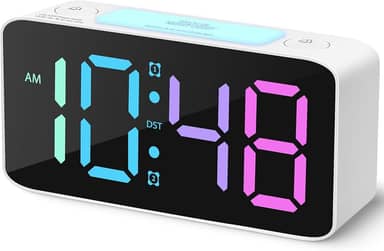 Despertador super alto para adultos com sono pesado, relógio digital com luz noturna de 7 cores, volume ajustável, regulador, carregador USB, relógios pequenos para quartos, OK para acordar para crianças, adolescentes (branco + RGB)