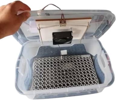 Chocadeira Pet Compacta Com Controle De Temperatura Automático Capacidade Para 30 Ovos de Galinha ou 90 Ovos de Codorna