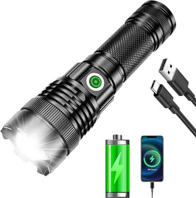 Lanterna Tática Recarregável USB-C 10000 Lúmens, Zoom Ajustável 1000m - IPX7 à Prova D'Água, Power Bank, Portátil e Potente p/Caça, Pesca, Emergências, Militar, Sobrevivência e Aventuras