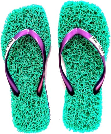 Chinelo Square Confort indicado para pessoas que sofrem com Esporão de Calcâneo, Fascite Plantar, Hiperidrose Plantar e Neuroma de Morton, Massageador para os pés, sensação de estar pisando em um tapete leve e macio tornando seu caminhar mais confortável a cada passo.