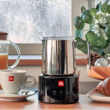 illy Cremeira de leite elétrica preta 127v