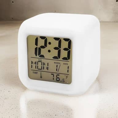 Relógio Despertador Digital Cubo, LED Multicolorido, Termômetro, Data, Alarme Com 8 Sons, Função Soneca, Multifuncional, Marca VARENZIA