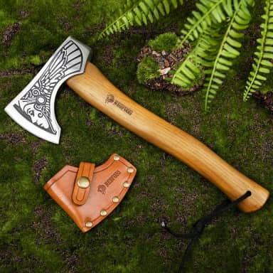 NedFoss Machado De 13" - Machado De Acampamento Bushcraft Feito À Mão Com Padrão Valquíria, Estilo Viking Barbudo, Lâmina De Aço 1055 De Alto Carbono, Cabo De Madeira De Faia E Bainha De Couro