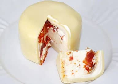 Queijo Minas Meia Cura Recheado com Tomate Seco e Requeijão - 450g