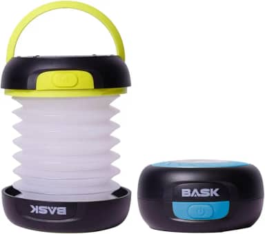 BASK Lanterna Retrátil com Gancho – Pilha AA (3x), Até 50h de Luz Estável, Compacta e Portátil – Ideal para Camping, Emergência e Casa (Verde)