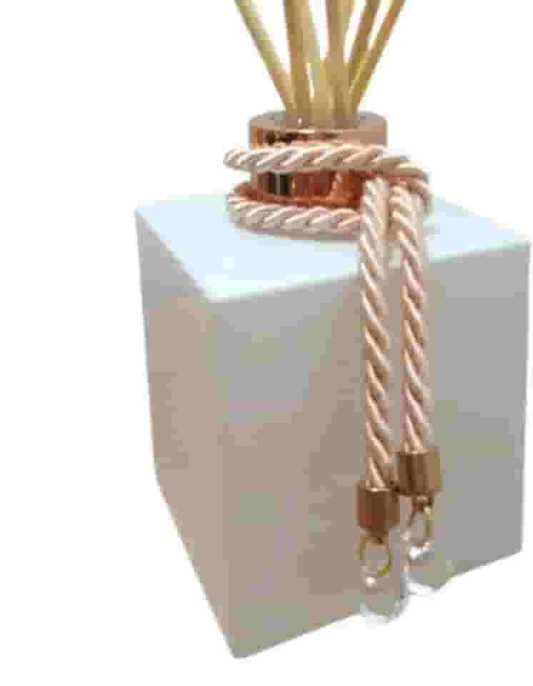 Difusor E Aromatizador Em Vidro 250Ml Com Pingente E Varetas Decoradas Para Lavabo, Banheiro Ou Escritório – Branco Com Prata, Dourado Ou Rose Gold - Luiggi Presentes® (Branco e Rosê Gold)