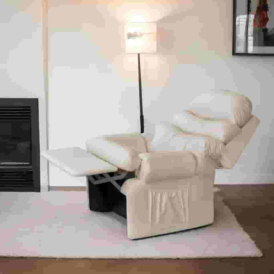 Poltrona do Papai Amamentação Reclinavel Sala Quarto Corino Corano Acolchoada Bege Top Sofas