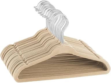 Kit com 10, 20, 30, 40, 50, 100 Unidades de Cabides de Veludo Adulto Slim Ultra fino Antiderrapante Roupas Gancho 360° Organizador Armário Closet Reforçado Multifuncional Não Escorrega (10, Bege/Nude)