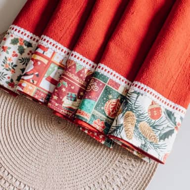 Kit 3 Panos de Prato Natalino Vermelho com Borda Decorativa, Tecido pé de galinha, resistente e de alta absorção