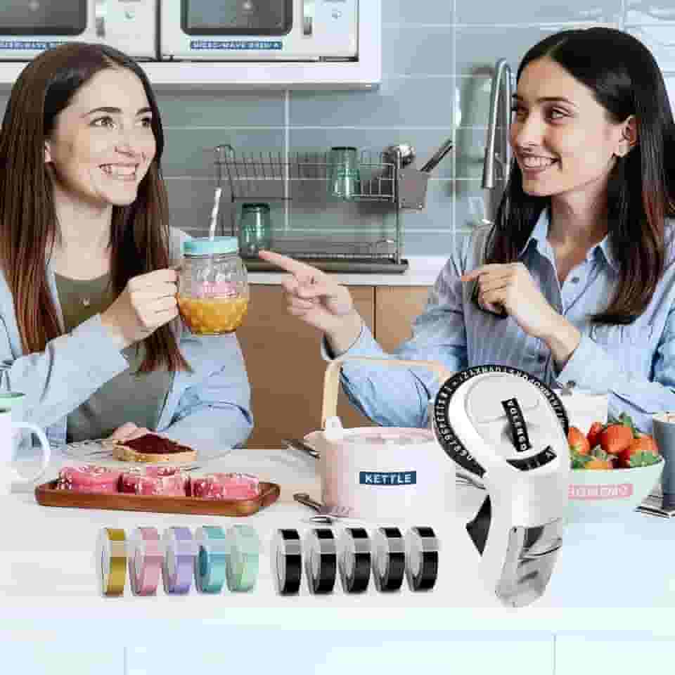 Máquina de fazer etiquetas em relevo Omega S com fitas, etiquetadora manual de gravação clássica 3D com 10 rolos de 9 mm x 3 m de etiquetas para casa, escritório e artesanato DIY, branco e preto