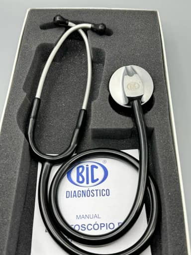 Estetoscópio Adulto Unisson Standard Preto Tradicional BIC - Ideal para Estudantes Enfermagem e Veterinária