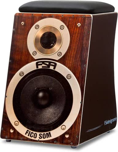 Cajon FSA Instrumento de Percussão Profissional Feito à Mão - Graves Profundos, Som de Caixa Nítido, Madeira Brasileira, Design Ergonômico de Inclinação FC6619 SPEAKER
