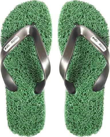 Chinelo Casual Conforto Masculino indicado para pessoas que sofrem com Fascite Plantar, esporão de calcâneo, Hiperidrose PLantar e Neuroma de Morton, além disso, dá a sensação de estar pisando em um tapete macio.