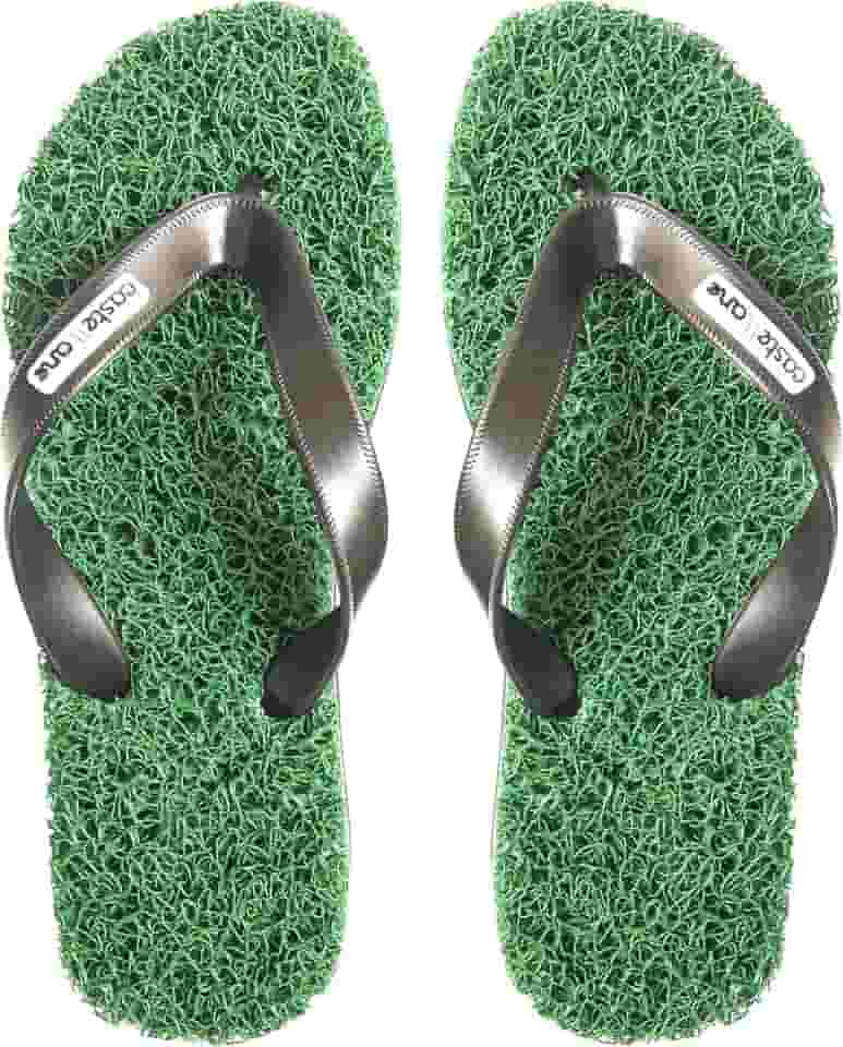 Chinelo Casual Conforto Masculino indicado para pessoas que sofrem com Fascite Plantar, esporão de calcâneo, Hiperidrose PLantar e Neuroma de Morton, além disso, dá a sensação de estar pisando em um tapete macio.